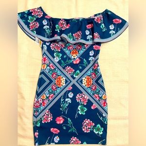 Floral dress stretched material Size Small.